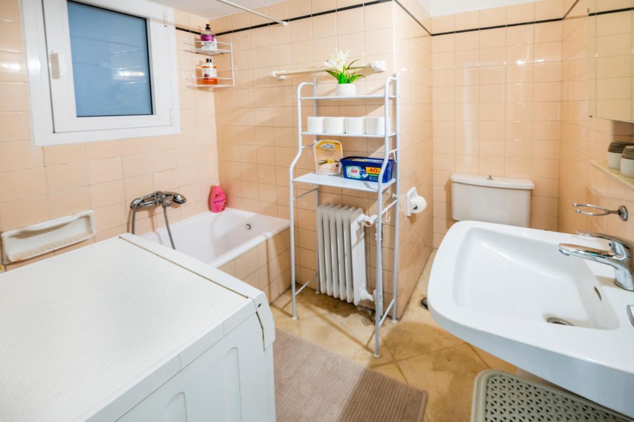 5Th Floor Boho Quircky Apartment Athena Bagian luar foto